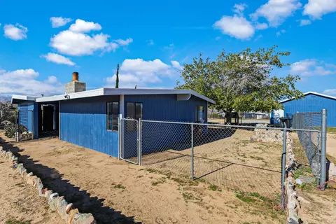 Exterior - 7517 Alaba Ave, Yucca Valley, CA 92284 photo 4 of 11