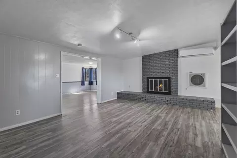 Living - 7517 Alaba Ave, Yucca Valley, CA 92284 photo 3 of 6
