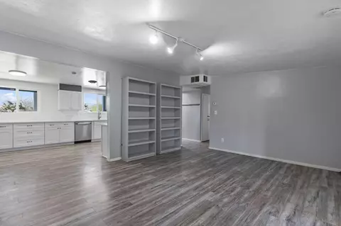 Living - 7517 Alaba Ave, Yucca Valley, CA 92284 photo 2 of 6