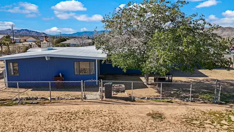 Exterior - 7517 Alaba Ave, Yucca Valley, CA 92284 photo 7 of 11