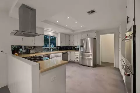 Kitchen - 6451 Red Bluff Ave, Yucca Valley, CA 92284 photo 6 of 7
