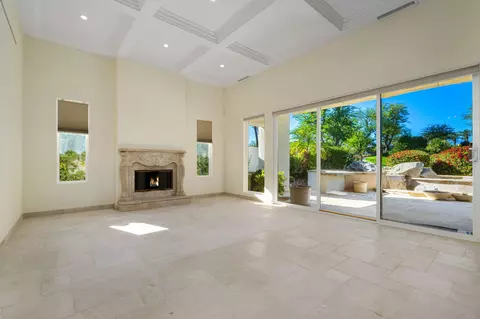 525 Indian Ridge Dr, Palm Desert, CA 92211