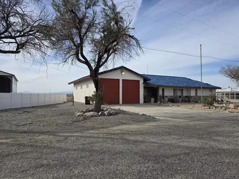 2351 Oahu Ln, Thermal, CA 92274