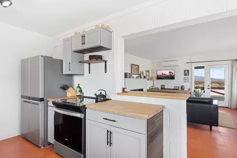 Kitchen - 52079 Ocotillo Rd, Johnson Valley, CA 92285 photo 4 of 6
