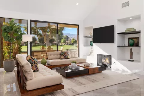 213 Las Lomas, Palm Desert, CA 92260