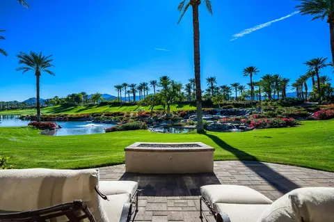551 Red Arrow Trl, Palm Desert, CA 92211