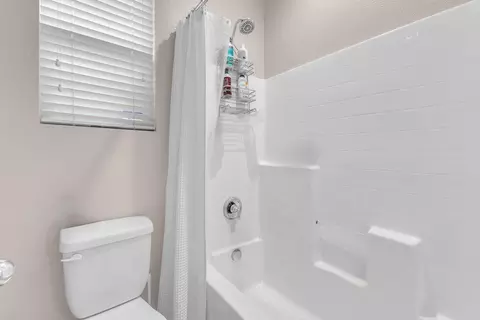 Bath - 42795 Ponte Ct, Indio, CA 92203 photo 5 of 7