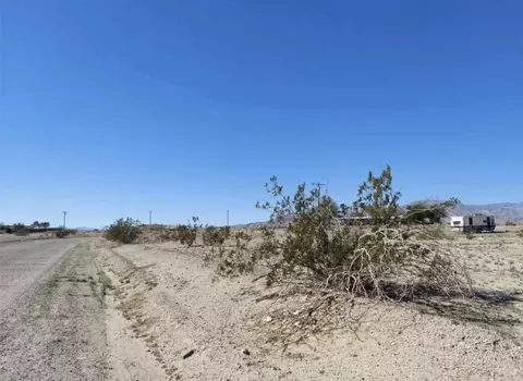 1370 Alpine Ave, Thermal, CA 92274 photo 3