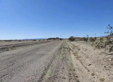 1370 Alpine Ave, Thermal, CA 92274 photo 2