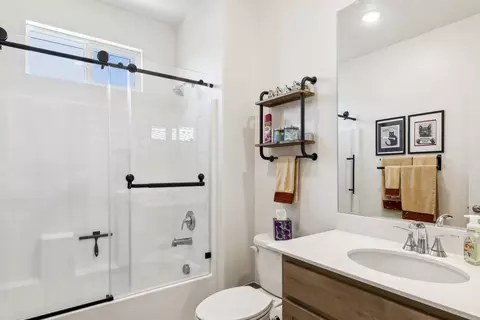 Bath - 42801 Torno Pl, Indio, CA 92203 photo 3 of 3