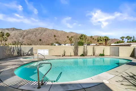 671 E Arenas Rd, Palm Springs, CA 92262