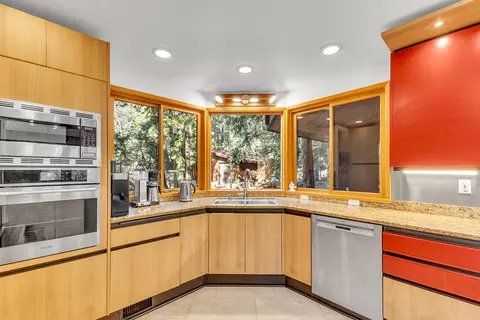 Kitchen - 24700 Forest Dr, Idyllwild, CA 92549 photo 5 of 8