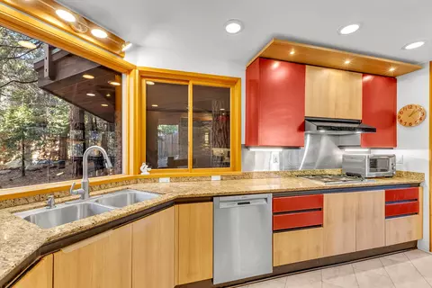 Kitchen - 24700 Forest Dr, Idyllwild, CA 92549 photo 7 of 8