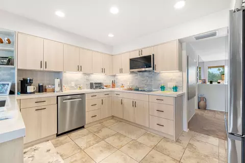 Kitchen - 43337 Lacovia Dr, Bermuda Dunes, CA 92203 photo 1 of 3