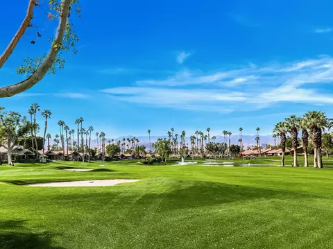 39 Blue River Dr, Palm Desert, CA 92211