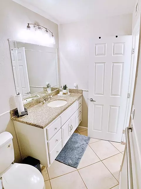 Bath - 82077 Sundown Ct, Indio, CA 92201 photo 3 of 6