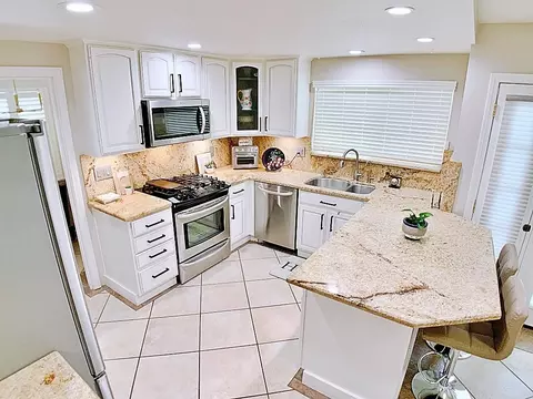 Kitchen - 82077 Sundown Ct, Indio, CA 92201 photo 4 of 7