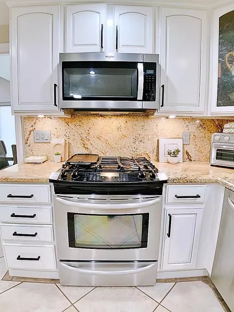 Kitchen - 82077 Sundown Ct, Indio, CA 92201 photo 5 of 7