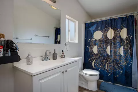 Bath - 61581 Granada Dr, Joshua Tree, CA 92252 photo 1 of 3