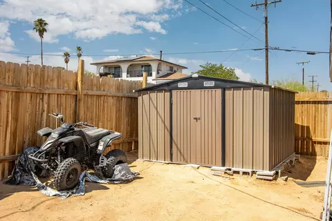 Exterior - 61581 Granada Dr, Joshua Tree, CA 92252 photo 10 of 14