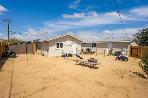 Exterior - 61581 Granada Dr, Joshua Tree, CA 92252 photo 12 of 14