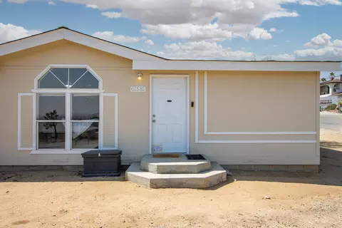 Exterior - 61581 Granada Dr, Joshua Tree, CA 92252 photo 7 of 14