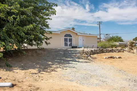 Exterior - 61581 Granada Dr, Joshua Tree, CA 92252 photo 4 of 14