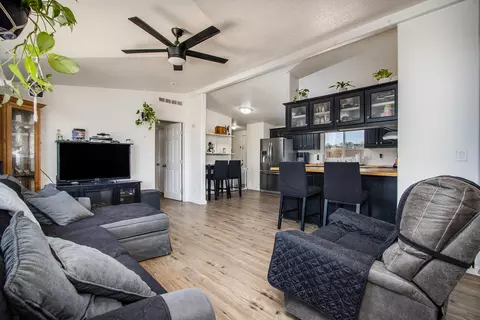 Living - 61581 Granada Dr, Joshua Tree, CA 92252 photo 1 of 3