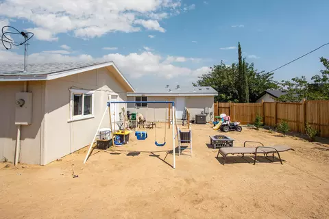 Exterior - 61581 Granada Dr, Joshua Tree, CA 92252 photo 11 of 14