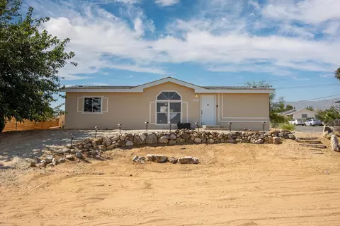 Exterior - 61581 Granada Dr, Joshua Tree, CA 92252 photo 5 of 14