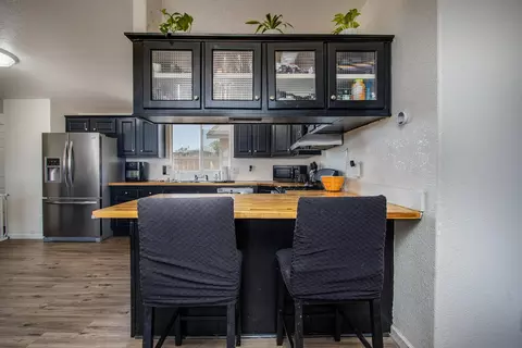 Kitchen - 61581 Granada Dr, Joshua Tree, CA 92252 photo 2 of 5