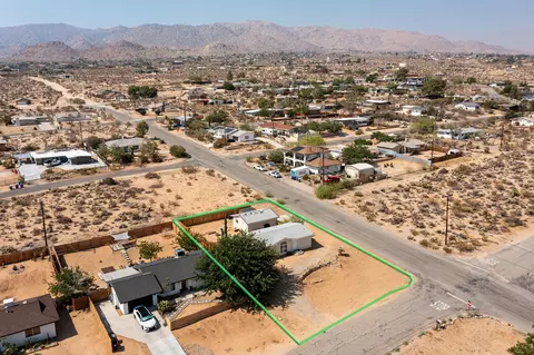 View/Area - 61581 Granada Dr, Joshua Tree, CA 92252 photo 8 of 9