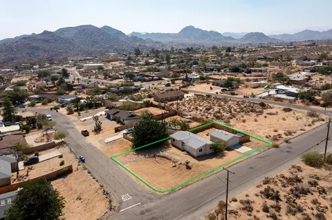 View/Area - 61581 Granada Dr, Joshua Tree, CA 92252 photo 2 of 9