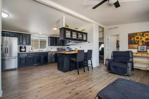 Kitchen - 61581 Granada Dr, Joshua Tree, CA 92252 photo 1 of 5