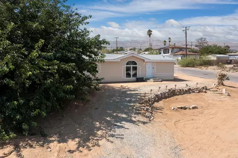 Exterior - 61581 Granada Dr, Joshua Tree, CA 92252 photo 3 of 14