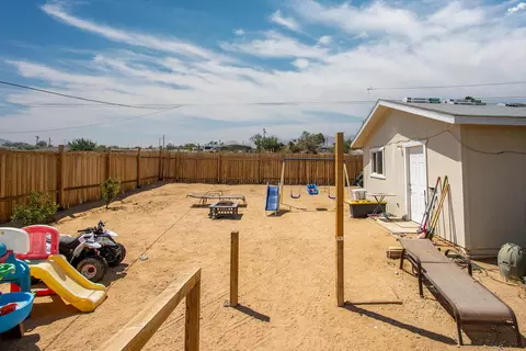 Exterior - 61581 Granada Dr, Joshua Tree, CA 92252 photo 14 of 14