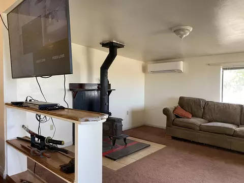 Living - 52020 Joshua Tree Rd, Johnson Valley, CA 92285 photo 3 of 5