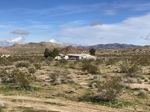 Exterior - 52020 Joshua Tree Rd, Johnson Valley, CA 92285 photo 4 of 16