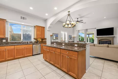 Kitchen - 39559 Olite Ct, Indio, CA 92203 photo 2 of 4