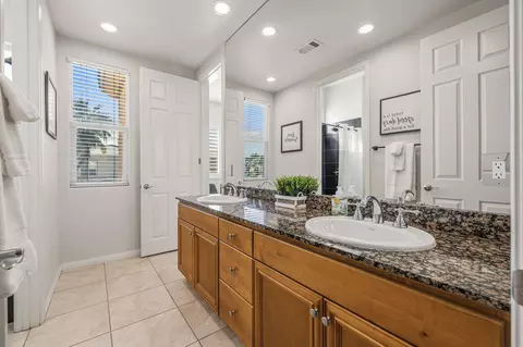 Bath - 39559 Olite Ct, Indio, CA 92203 photo 3 of 8