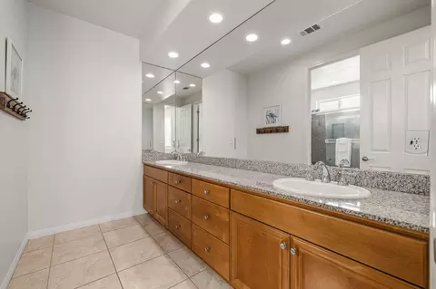 Bath - 39559 Olite Ct, Indio, CA 92203 photo 7 of 8