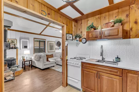 Kitchen - 53454 Double View Dr, Idyllwild, CA 92549 photo 3 of 4