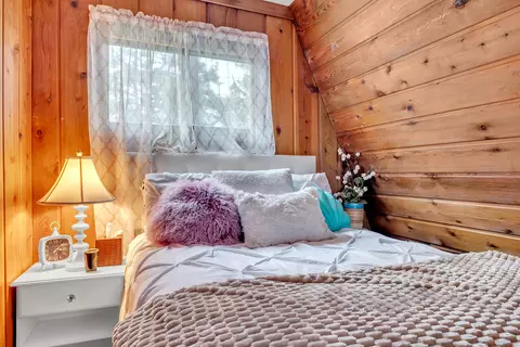 Bedroom - 53454 Double View Dr, Idyllwild, CA 92549 photo 3 of 6