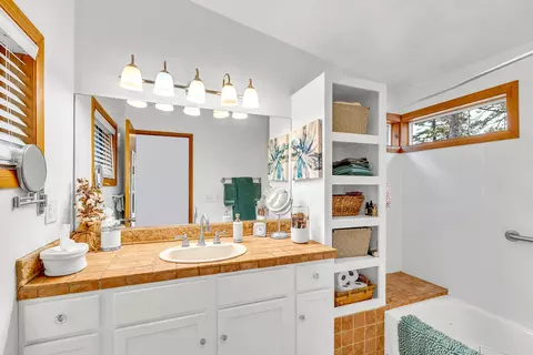Bath - 53454 Double View Dr, Idyllwild, CA 92549 photo 3 of 6