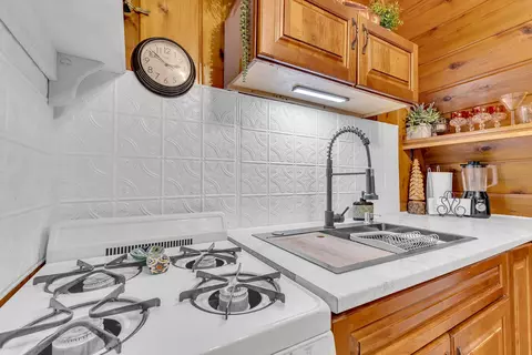 Kitchen - 53454 Double View Dr, Idyllwild, CA 92549 photo 4 of 4