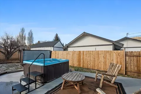 Exterior - 913 Mount Doble Dr, Big Bear City, CA 92314 photo 9 of 16