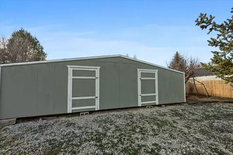 Exterior - 913 Mount Doble Dr, Big Bear City, CA 92314 photo 13 of 16