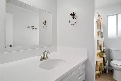 Bath - 913 Mount Doble Dr, Big Bear City, CA 92314 photo 1 of 2