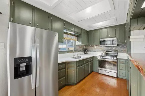 Kitchen - 913 Mount Doble Dr, Big Bear City, CA 92314 photo 1 of 3