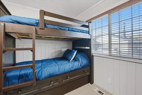 Bedroom - 913 Mount Doble Dr, Big Bear City, CA 92314 photo 5 of 12